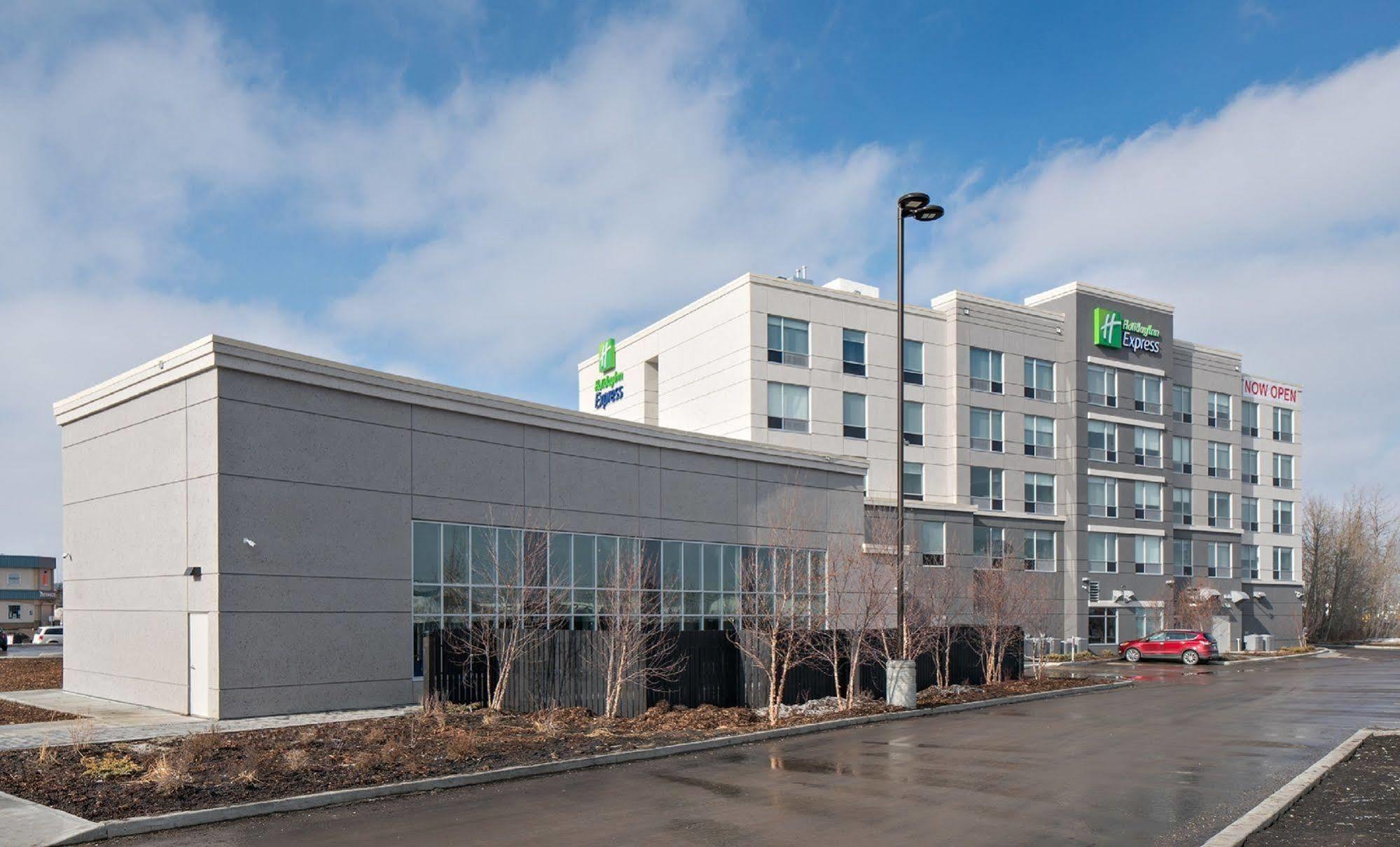 Holiday Inn Express - Red Deer North By Ihg Exterior photo